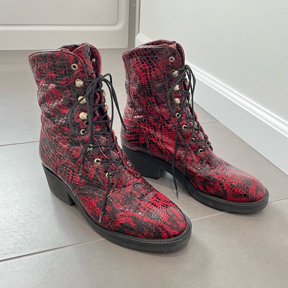 Vintage Dingo Red Black Croc Embossed Patent Leather Lace Up 8-Eye Western Boots